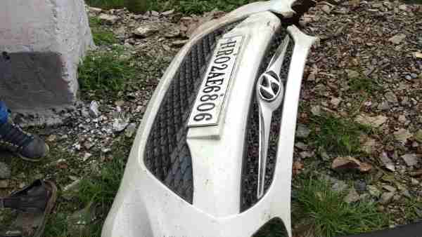 5 people killed in tourist car collapse