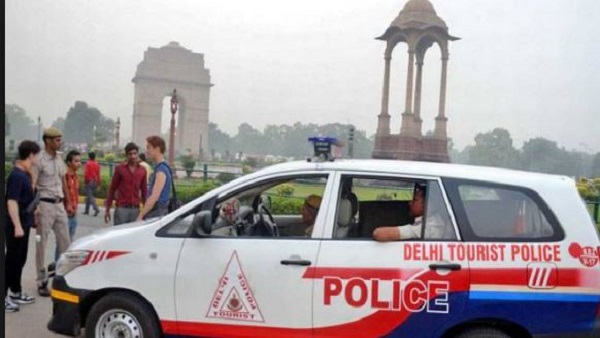 चार मंजिला इमारत से बेटी को बांंहों में लेकर लगा दी छलांग चार मंजिला इमारत से बेटी को बांंहों में लेकर लगा दी छलांग