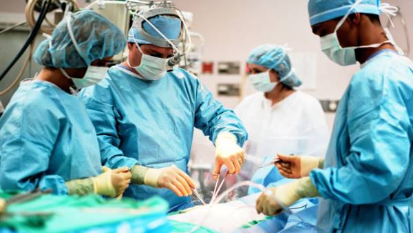 सर्जिकल माइक्रोस्कोप के जरिए हुई सर्जरी