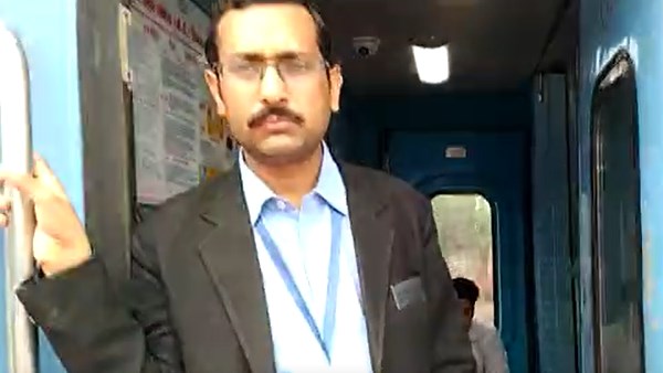 स्टेशन मास्टर ने कुछ भी बोलने से किया इनकार