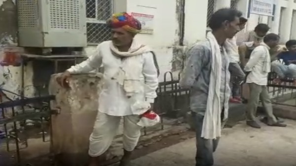 परिवार के सदस्यों की तबीयत होने लगी