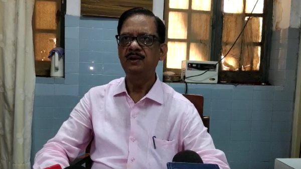 एक राहगीर की हालत गंभीर