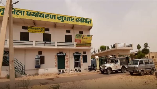 मेहरी गांव में लाया गया था बेचने