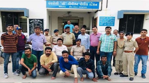 अपहरण कर ले जाया जा रहा व्यापारी छुड़वाया