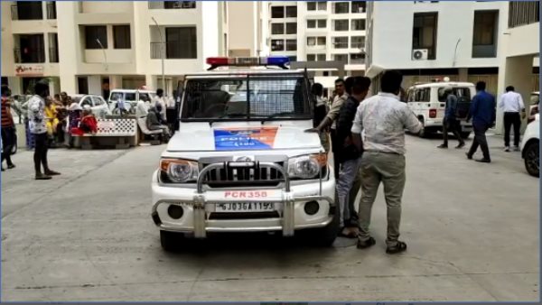 खुशबू के साथी की रिवॉल्वर भी वहीं से मिली