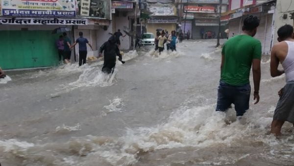 Car JCB drowned in water after Heavy rain in Sikar And Jhunjhunu