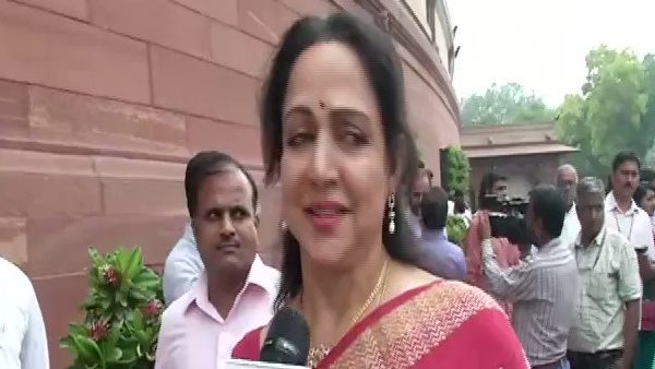 निर्मला सीतारमण के बजट भाषण पर ये बोलीं हेमा मालिनी निर्मला सीतारमण के बजट भाषण पर ये बोलीं हेमा मालिनी