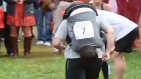 प्रतिस्पर्धा के लिए दर्जनों देशों से आते हैं कपल