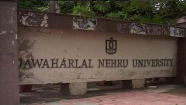  'पॉलिटिकल साइंस, इतिहास और हिंदी में किया स्नातक'