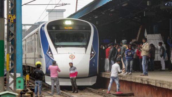 हर स्टेशन पर केवल दो मिनट रुकेगी वंदे भारत