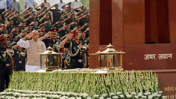 सेना में पहले ही 49,000 पद खाली 