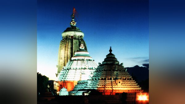 हमेशा हवा के विपरीत लहराता है ध्वज