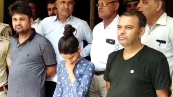 शेयर मार्केट में भी लगवाते पैसा