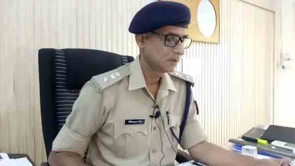 watch, bjp leader fights while women beating with sticks