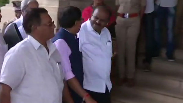 'मेरा और मेरे मंत्रियों का आत्मसम्मान है' 'मेरा और मेरे मंत्रियों का आत्मसम्मान है'