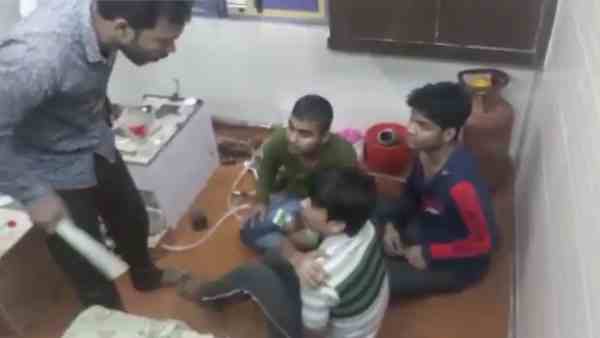 बंधक बनाया और बेरहमी से मारा