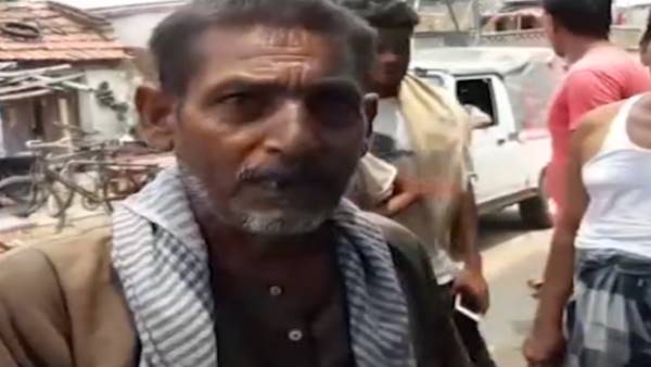 चौपाई सुनते ही भाग खड़े हुए कार सवार युवक