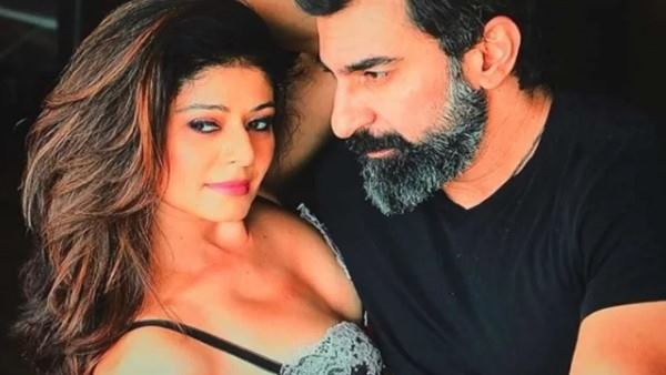 नवाब ने पूजा के साथ शेयर की हॉट फोटो