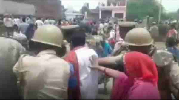 ग्रामीणों का आक्रोश देख उल्टे पांव लौटे थे एसडीएम