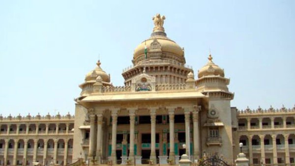 कई मंत्रियों के ऑफिस के दरवाजे के पास मिले नींबू और सिंदूर