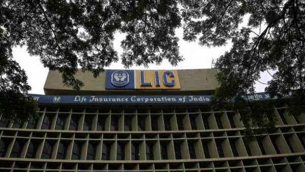 LIC की 'जीवन सरल पॉलिसी' को तुरंत वापस लेने की गुहार