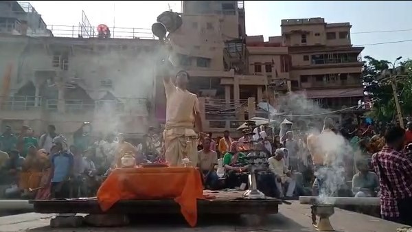 Maa ganga worship before Chandra Grahan at varanasi (Lunar eclipse News)