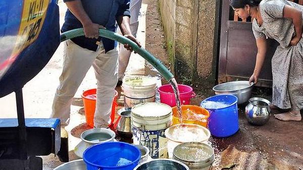 लाठी लेकर पंप पर खड़े हो जाते हैं उच्च जाति के लोग