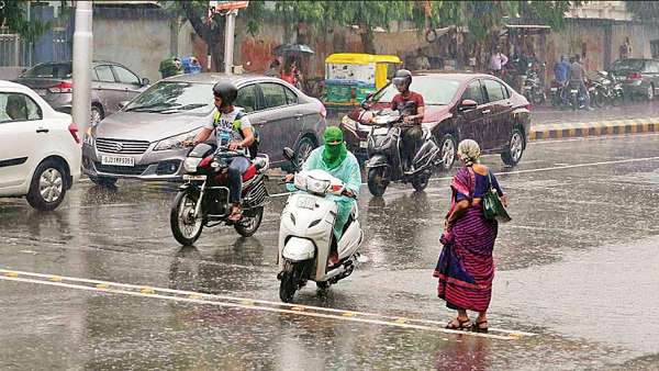कच्छ क्षेत्र में निम्न दबाव के कारण बारिश होगी कच्छ क्षेत्र में निम्न दबाव के कारण बारिश होगी