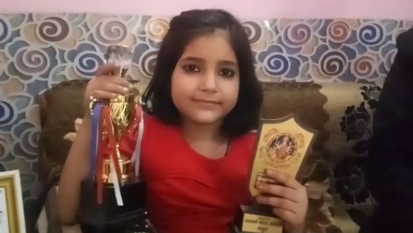 पैसे बर्बाद करने से अच्छा है कि शहीदों की करें मदद 