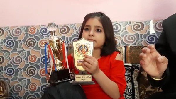 शहीदों के लिए जमा किए पैसे 