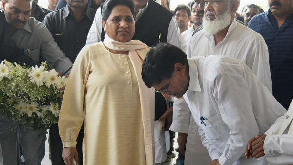 मायावती के सीएम रहते जुटाए पैसे मायावती के सीएम रहते जुटाए पैसे