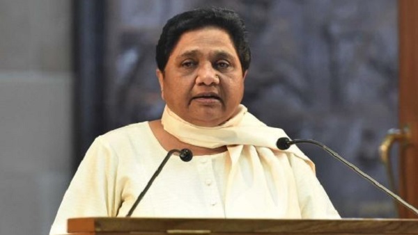 अपर्णा ने भी मायावती पर निशाना साधा था