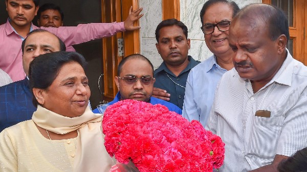BSP chief Mayawati directs her MLA in Karnataka to vote in favour of Kumaraswamy government BSP chief Mayawati directs her MLA in Karnataka to vote in favour of Kumaraswamy government