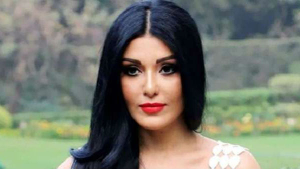 बॉलीवुड, बंगाली, तमिल फिल्मों में काम किया है बॉलीवुड, बंगाली, तमिल फिल्मों में काम किया है