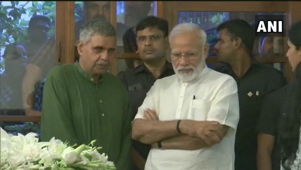 दोपहर 12 बजे उनका पार्थिव शरीर कांग्रेस दफ्तर ले जाया जाएगा दोपहर 12 बजे उनका पार्थिव शरीर कांग्रेस दफ्तर ले जाया जाएगा