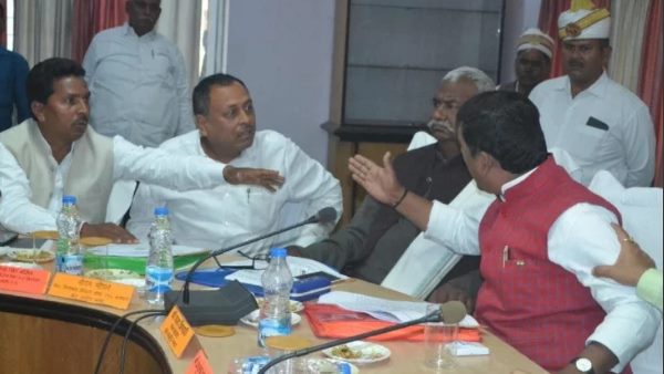 जूताकांड के बाद चर्चा में आए थे शरद त्रिपाठी