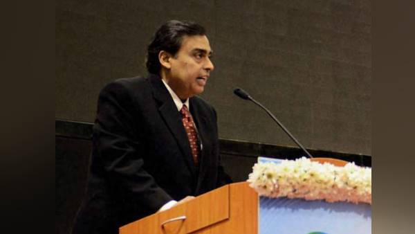 करीबी रिश्तेदारों की सैलरी में बढ़ोतरी करीबी रिश्तेदारों की सैलरी में बढ़ोतरी