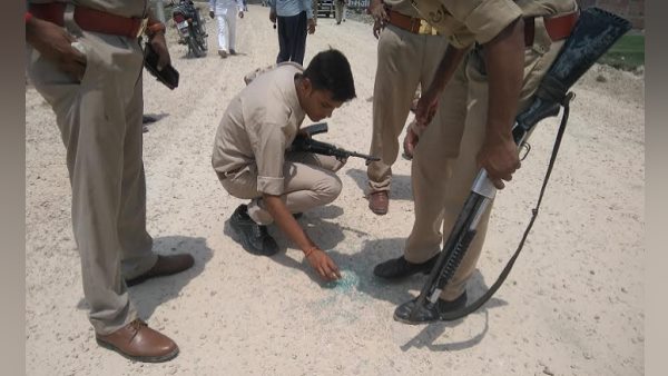 बैंक पहुंचने से पहले हमला बैंक पहुंचने से पहले हमला