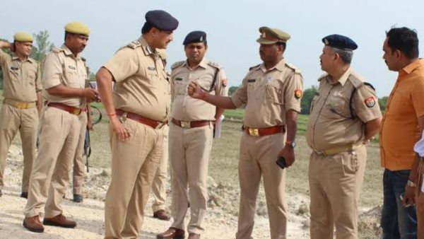 हर कोई अवाक हर कोई अवाक