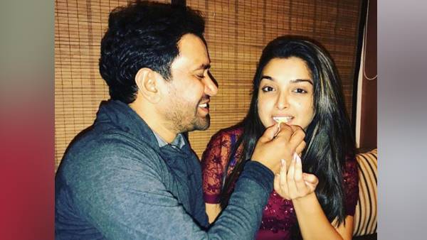 शूटिंग रोक कर फैंस को संबोधित करने लगे