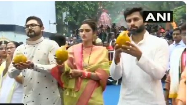 रथ यात्रा में पति संग शामिल हुईं नुसरत जहां