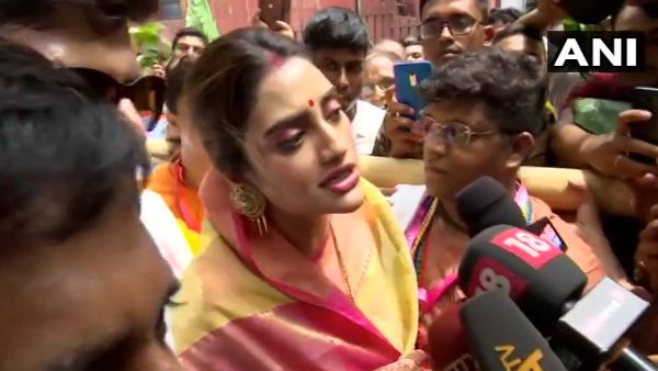 इस्कॉन मंदिर में आरती के बाद नुसरत जहां ने दिया जवाब इस्कॉन मंदिर में आरती के बाद नुसरत जहां ने दिया जवाब