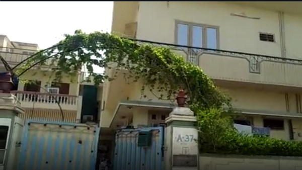 कम बोलना, खूब पढ़ना है खूबी