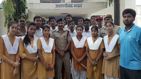 girl student became police station incharge for one day