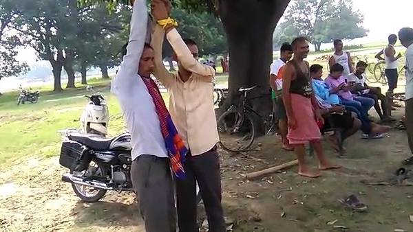 father son tied up and beaten by villagers in prayagraj