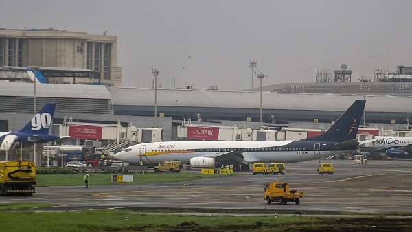Mumbai rains: Due to heavy rains no movements at Chhatrapati Shivaji Maharaj International Airport Mumbai rains: Due to heavy rains no movements at Chhatrapati Shivaji Maharaj International Airport