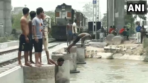 Local boys were seen performing risky stunts in Punjabs Ludhiana, while a train was passing Local boys were seen performing risky stunts in Punjabs Ludhiana, while a train was passing
