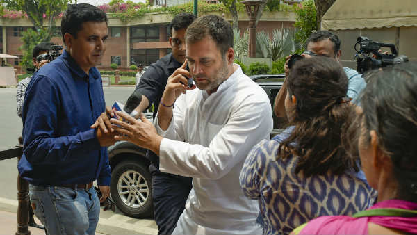 तीन संकेतों ने नेताओं को किया सचेत!