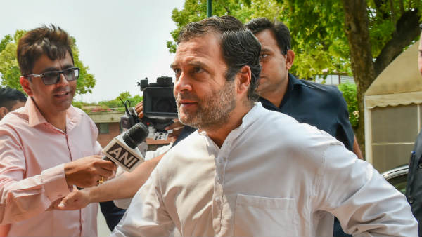 राहुल इस्तीफे पर अड़े 