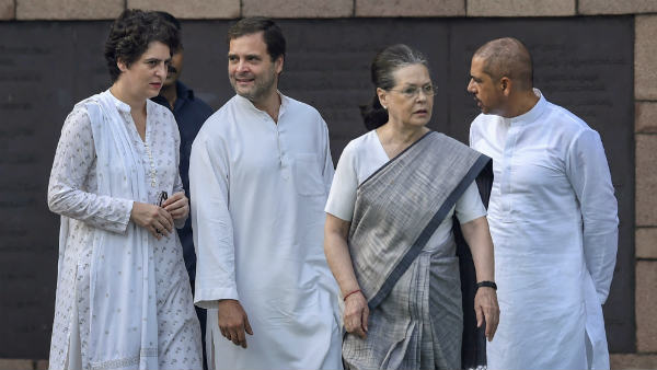 अध्यक्ष पद को लेकर खेमों में बंटी कांग्रेस